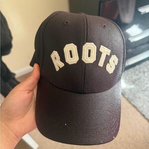 UNISEX Roots Canada burgundy, hat fitted baseball cap